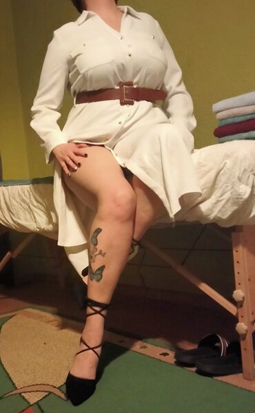 Bruneta matura cu forme, 43 ani. Cititi tot anuntul.