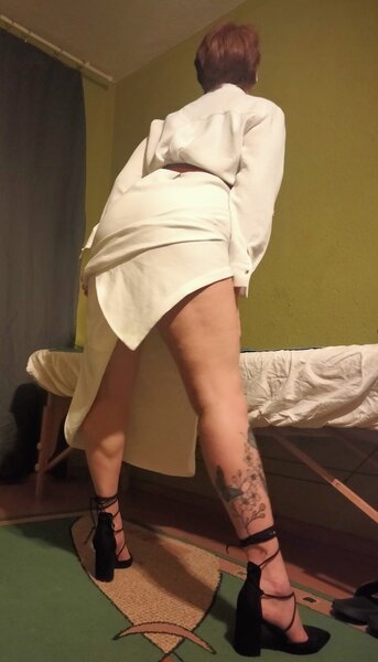 Bruneta matura cu forme, 43 ani. Cititi tot anuntul.